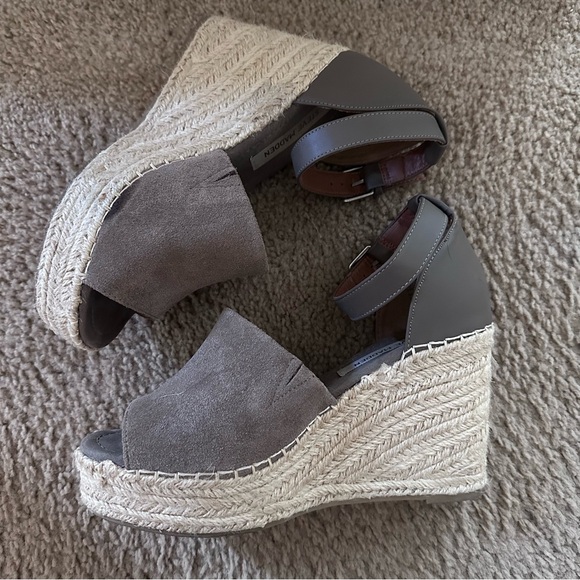 Steve Madden Jaylen Wedge - Size 8 - Picture 3 of 4